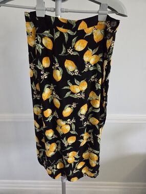 H&M Black Midi Skirt with Yellow Lemon Print